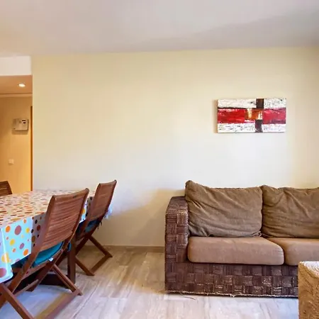 Exciting 2-Bed Apartment On The First Beach Line Apartment