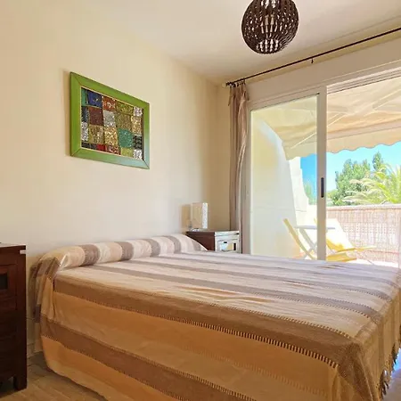 Exciting 2-Bed Apartment On The First Beach Line Apartment *
