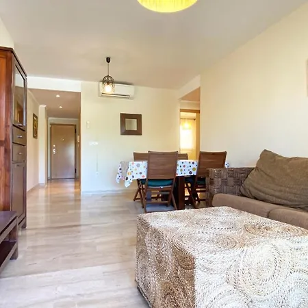 Apartment Exciting 2-Bed Apartment On The First Beach Line