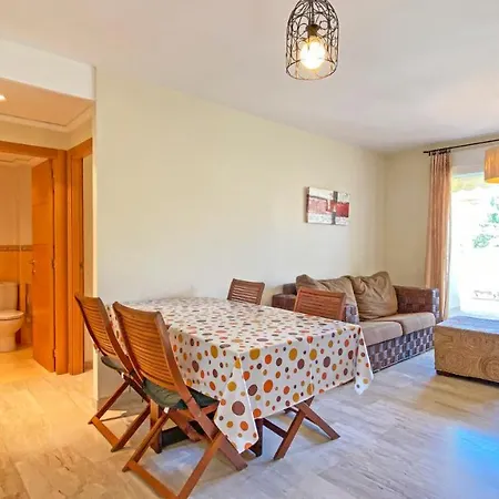 Exciting 2-Bed Apartment On The First Beach Line Apartment *